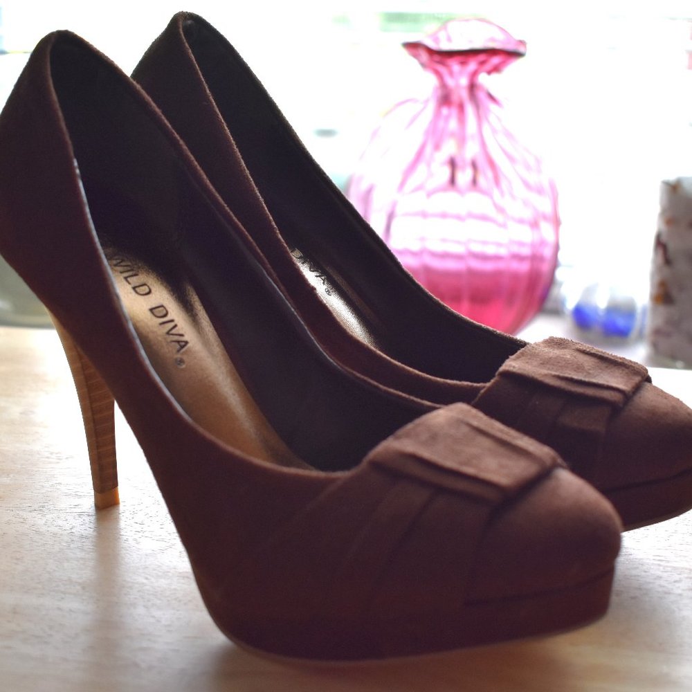 Wild Diva Brown Heels Size 6.5